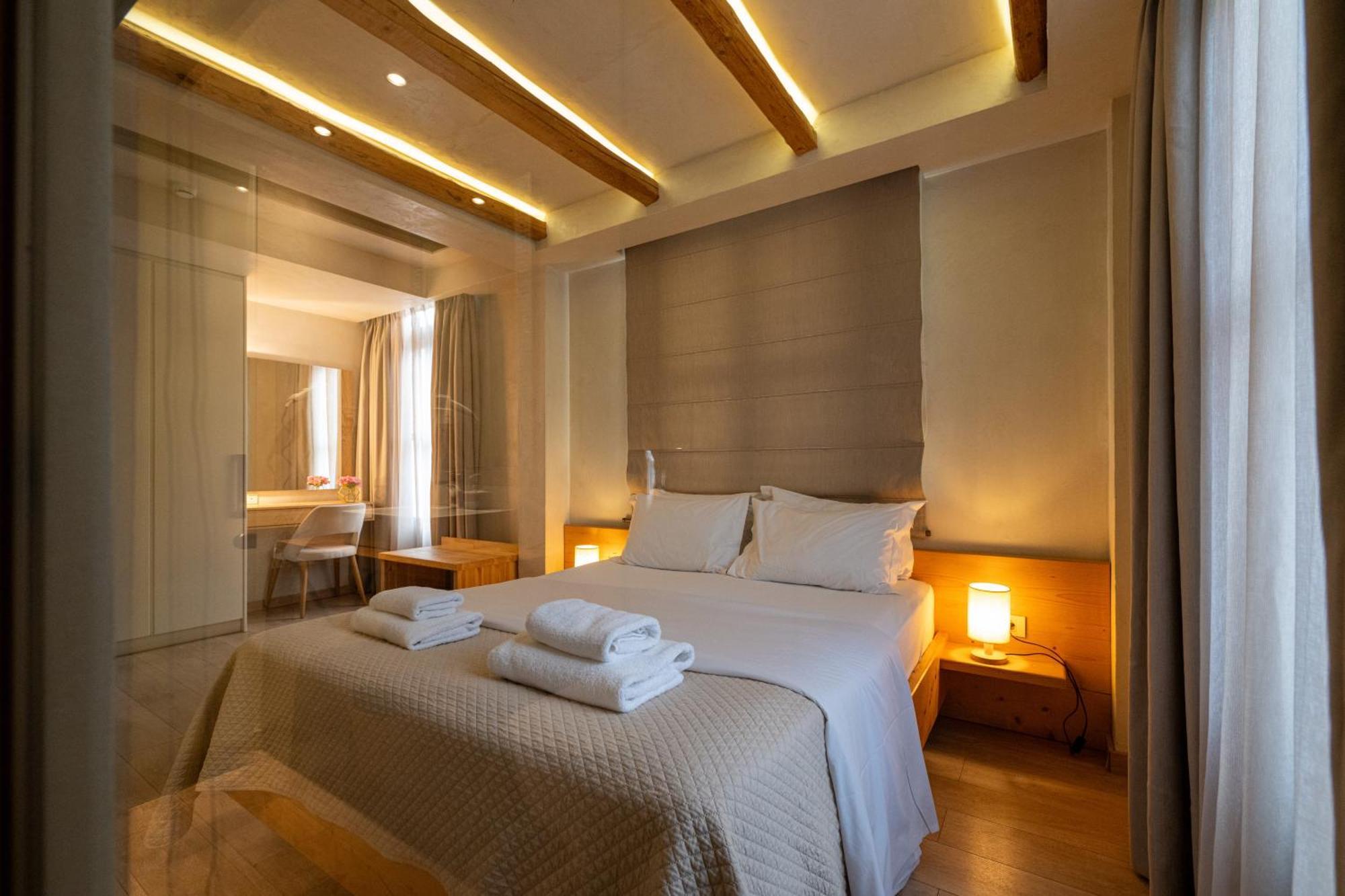 Panellinion Luxury Rooms Kalamata Extérieur photo