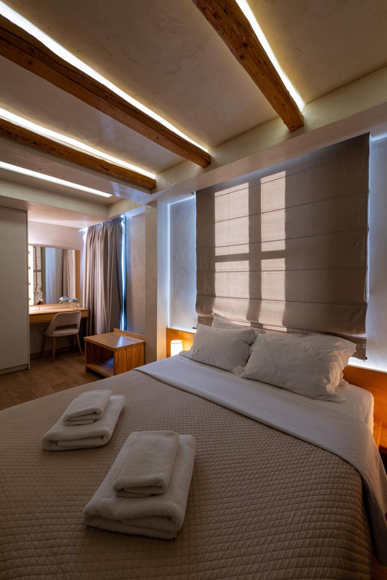 Panellinion Luxury Rooms Kalamata Extérieur photo
