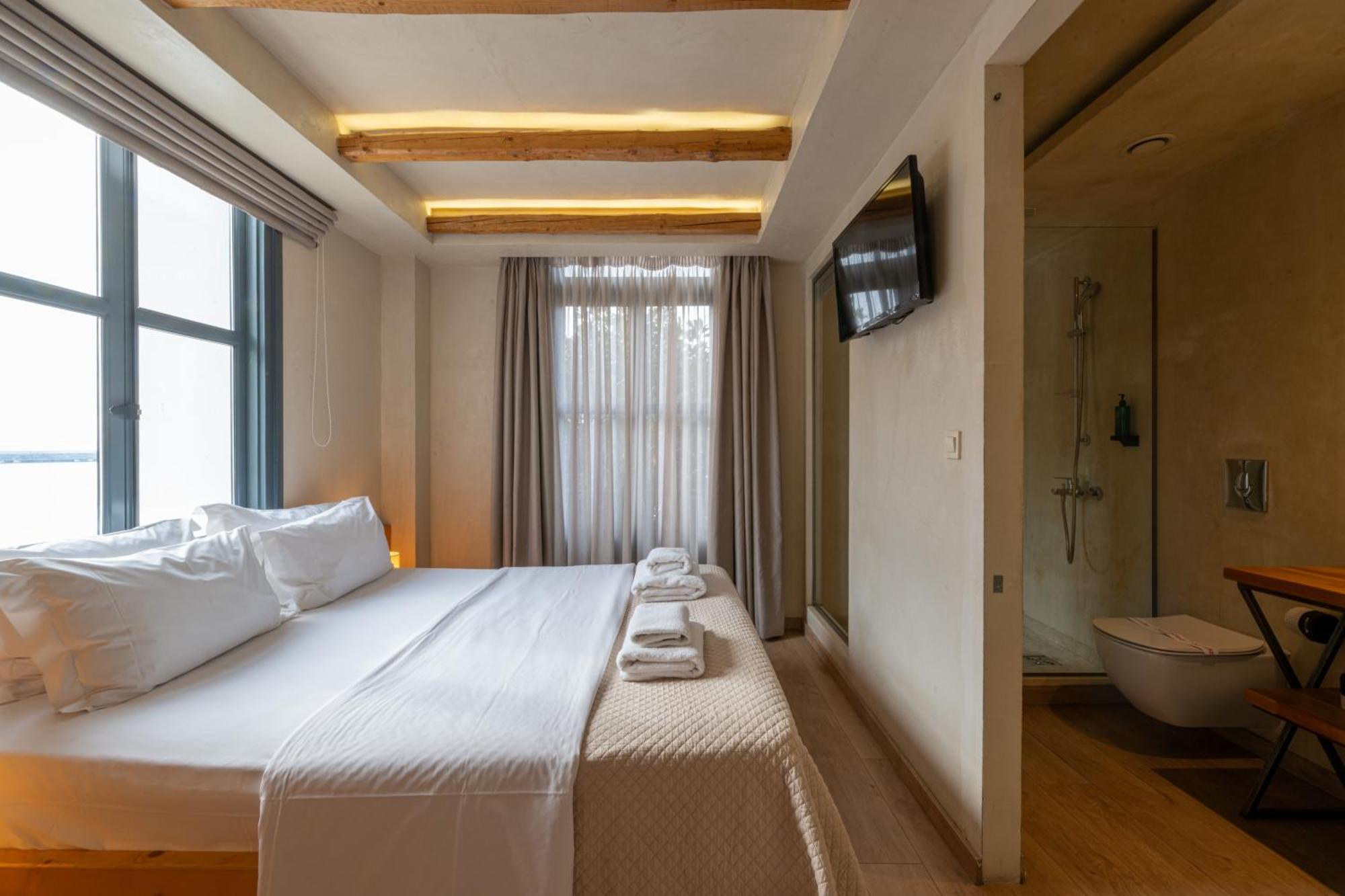 Panellinion Luxury Rooms Kalamata Extérieur photo