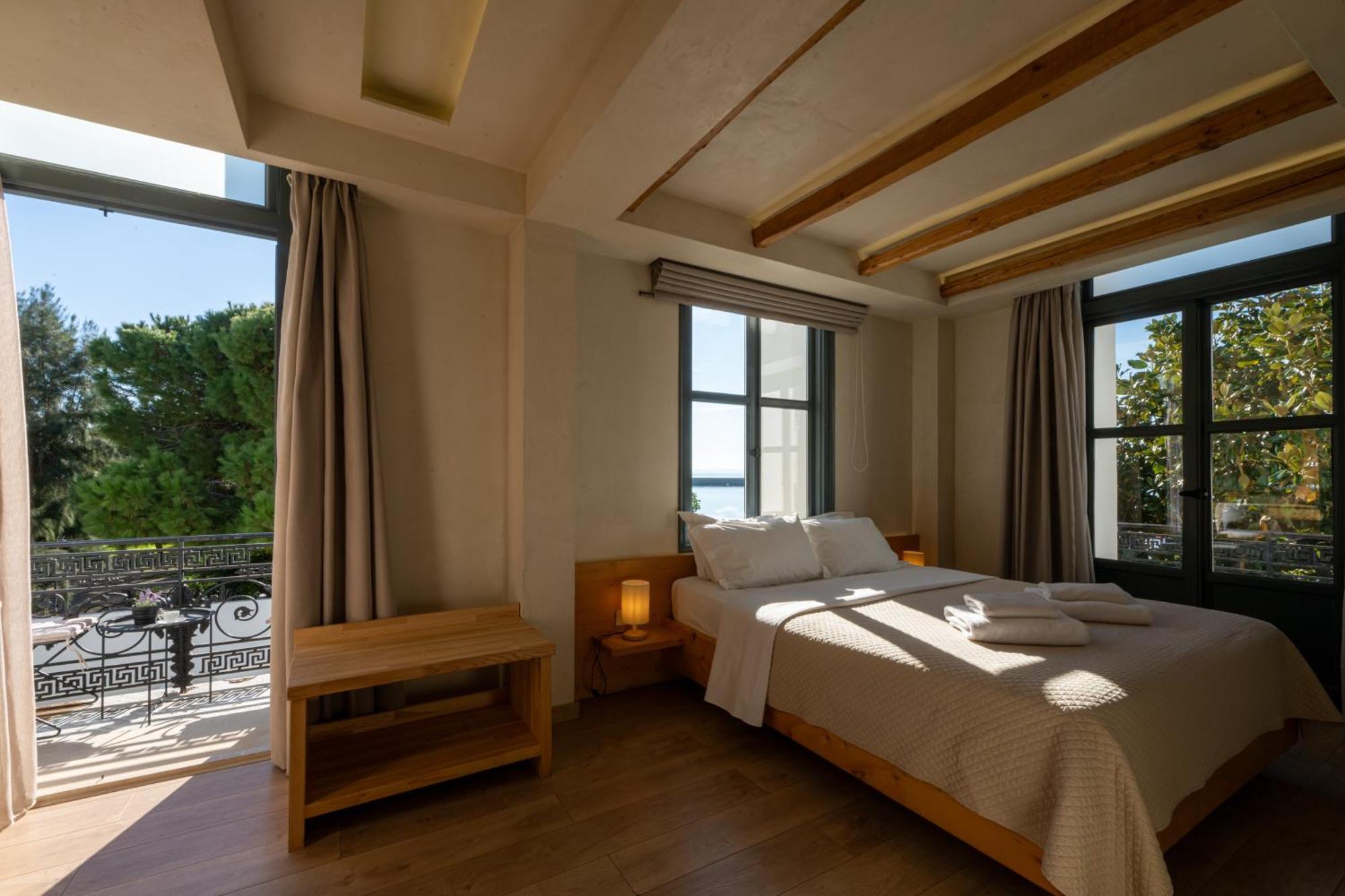 Panellinion Luxury Rooms Kalamata Extérieur photo